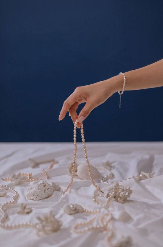 The Difference Between Freshwater and Saltwater Pearls: A Comprehensive Guide